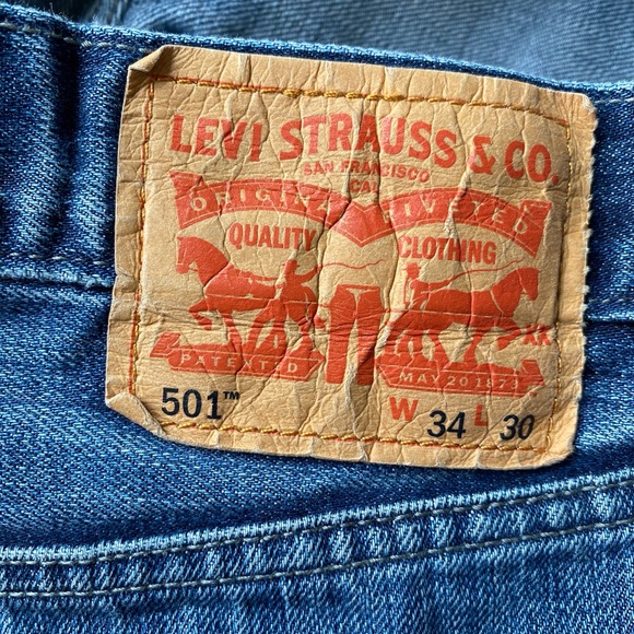 Levi 501 jeans in blue W34” L30” - Picture 2 of 5
